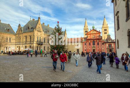 Basilique George au château de Prague, Tchéquie. C'est le plus ancien bâtiment d'église dans le complexe du château de Prague. Banque D'Images