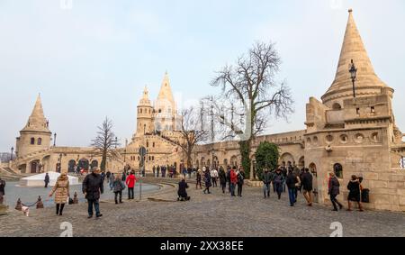 Bastion des pêcheurs à Budapest, Hongrie. Le Bastion des pêcheurs est l'un des monuments les plus connus de Budapest, situé dans le château de Buda. Banque D'Images