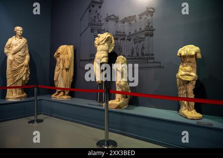 Selcuk, Izmir, Turquie - 5 juillet 2024 : le Musée archéologique d'Éphèse à Selcuk, Izmir, où le modèle du Temple d'Artémis est exposé Banque D'Images