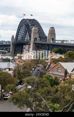 Harbour Bridge et une partie des Rocks historiques de Observatory Hill à Sydney, Nouvelle-Galles du Sud, Australie The Rocks est le site où le premier Brit Banque D'Images