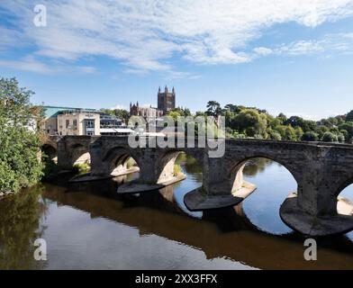 Le vieux pont et la cathédrale de Hereford, Hereford, Herefordshire, Angleterre, Royaume-Uni Banque D'Images