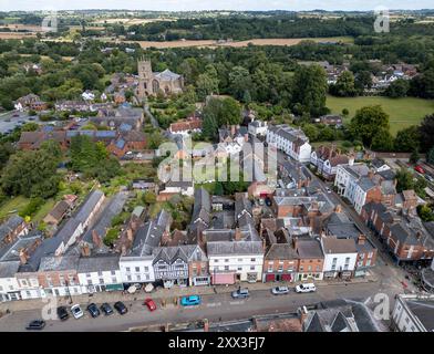 Broad Street avec l'église du prieuré en arrière-plan, Leominster, Herefordshire, Angleterre Banque D'Images