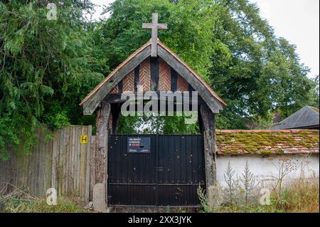 Taplow, Buckinghamshire, Royaume-Uni. 14 août 2024. L’abbaye de Burnham à Taplow, Buckinghamshire, l’un des derniers monastères médiévaux du Royaume-Uni, a été mise en vente. L'abbaye a été construite en 1266 et est sur le marché pour 3,5 millions de livres. L'abbaye a récemment été la maison des religieuses anglicanes, la Société du sang précieux. Crédit : Maureen McLean/Alamy Banque D'Images