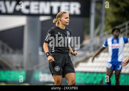 Odense, Danemark. 21 août 2024. Arbitre Nanna LOF Andersen vue lors du match NordicBet Liga opposant Odense BK et FC Fredericia au parc naturel Energy Park à Odense. Crédit : Gonzales photo/Alamy Live News Banque D'Images