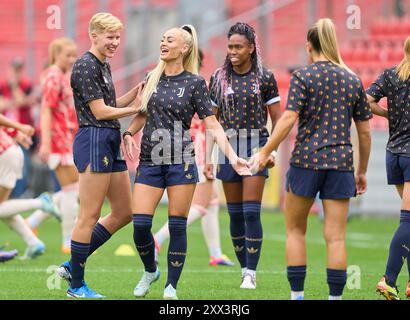 Paulina Krumbiegel, juve femmes 27 Alisha Debora Lehmann, juve femmes 7 Lindsey Thomas, juve femmes 19 dans le match de football féminin FC BAYERN Muenchen - JUVENTUS TURIN 0-0 le 20 août 2024 à Munich, Allemagne. Saison 2024/2025, 1.Bundesliga, FCB, Muenchen, Google Pixel, Frauen Bundesliga Journée x, x. Spieltag photographe : ddp images / STAR-images Banque D'Images