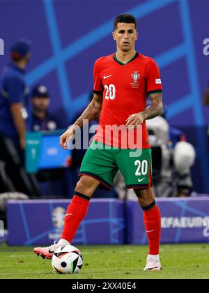 HAMBOURG - Joao Cancelo du Portugal lors du match de quart de finale de l'UEFA EURO 2024 entre le Portugal et la France au Volksparkstadion le 5 juillet 2024 à Hambourg, Allemagne. ANP | Hollandse Hoogte | MAURICE VAN STEEN Banque D'Images