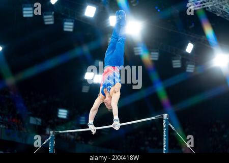 PARIS, FRANCE - JUILLET 31 : (NOTE DE LA RÉDACTION : L'image a été créée à l'aide d'un filtre étoile) Paul Juda de Team USA en compétition dans la qualification masculine pendant le jour 5 de gymnastique artistique - Jeux Olympiques Paris 2024 à Bercy Arena le 31 juillet 2024 à Paris, France. (Photo de Joris Verwijst/BSR Agency) Banque D'Images