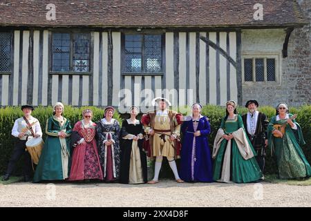 Démonstration par Gallyard Tudor Dancers, Ightham Mote, Ivy Hatch, Sevenoaks, Kent, Angleterre, Grande-Bretagne, Royaume-Uni, Royaume-Uni, Europe Banque D'Images