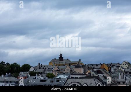 Vue sur la vieille ville de Ålesund en Norvège. Banque D'Images