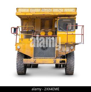 Camion de transport jaune délabré isolé dans le dos blanc avec ombre Banque D'Images