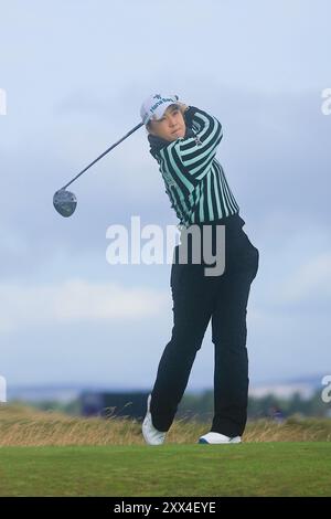 22 août 2024 ; Old course à St Andrews, St Andrews, Fife, Écosse ; AIG Womens Open Golf, Round 1 ; Minjee Lee d'Australie a fait ses débuts sur le quinzième trou de l'Old course, St Andrews Links lors de la première manche de l'AIG Women&#x2019;s Open Banque D'Images