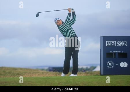 22 août 2024 ; Old course à St Andrews, St Andrews, Fife, Écosse ; AIG Womens Open Golf, Round 1 ; Minjee Lee d'Australie a fait ses débuts sur le quinzième trou de l'Old course, St Andrews Links lors de la première manche de l'AIG Women&#x2019;s Open Banque D'Images