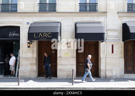 Paris, France. 22 août 2024. Illustration de l'entrée de L'Arc Paris, une boîte de nuit autour de l'Arc de triomphe, le 22 août 2024 à Paris. Photo Raphael Lafargue/ABACAPRESS. COM Credit : Abaca Press/Alamy Live News Banque D'Images