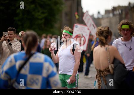 Édimbourg Écosse, Royaume-Uni 22 août 2024. Vie de rue sur le Royal Mile pendant le Festival d'Édimbourg. crédit sst/alamy live news Banque D'Images