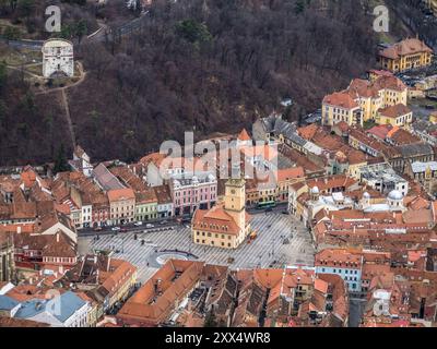 Place du Conseil, Brasov et zone de contournement de la colline de Tampa. Brasov, Roumanie. Banque D'Images