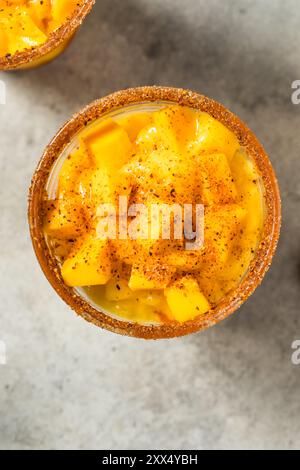 Boisson cocktail glacée saine à la mangue Mangonada avec Chamoy Spice Banque D'Images