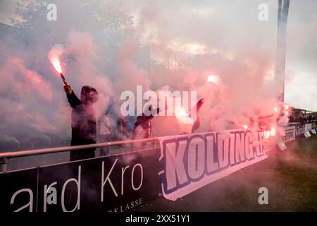 Kolding, Danemark. 21 août 2024. Les fans de football de Kolding SONT vus au NordicBet Liga match entre Kolding IF et Esbjerg FB à Autocentralen Park à Kolding. Banque D'Images