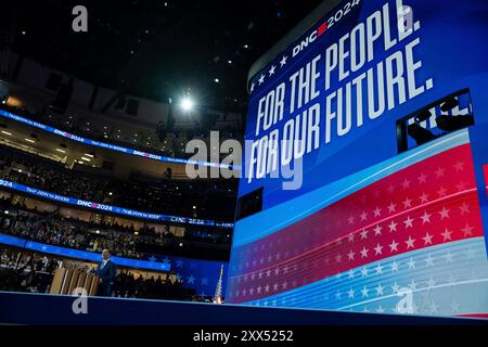 Chicago, Vereinigte Staaten. 21 août 2024. Le secrétaire américain aux Transports Pete Buttigieg prend la parole à la Convention nationale démocrate 2024 à Chicago, Illinois, États-Unis, au United Center le mercredi 21 août 2024. Crédit : Annabelle Gordon/CNP/dpa/Alamy Live News Banque D'Images