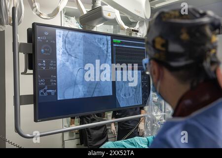 Denizli Turquie-28 février 2024 ; les médecins effectuent une opération diagnostique.coronarographie.intervention coronarienne percutanée-recanalisation, ballon angi Banque D'Images