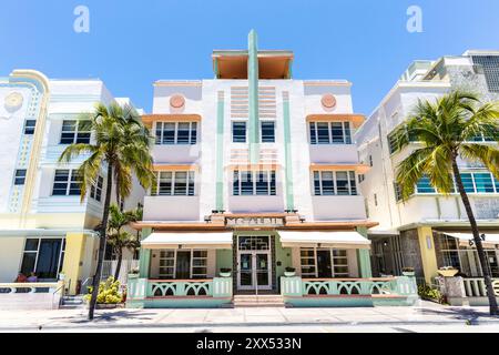 Bâtiment art déco pastel du Hilton Grand Vacations Club McAlpin Ocean Plaza Hotel, Ocean Drive, Miami Beach, Floride, États-Unis Banque D'Images