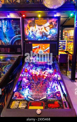 Stranger Things flipper machine au Musée interactif de Pinball 'Pinball Station', Varsovie, Pologne Banque D'Images