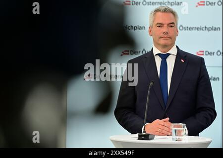 Vienne, Autriche. 22 août 2024. Conférence de presse du Parti populaire autrichien (ÖVP) sur le thème "présentation du nouveau modèle d'assistance sociale" avec le chancelier fédéral et président du Parti fédéral Karl Nehammer Banque D'Images