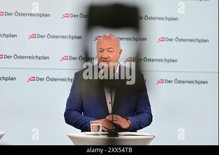 Vienne, Autriche. 22 août 2024. Conférence de presse du Parti populaire autrichien (ÖVP) sur le thème "présentation du nouveau modèle d'assistance sociale" avec le Secrétaire général Christian stocker Banque D'Images