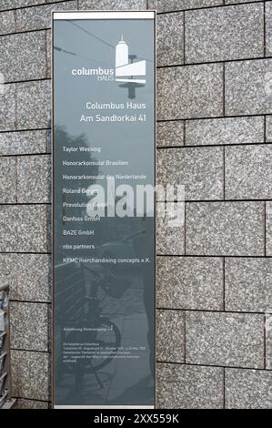 Hambourg, Allemagne, 19 juillet 2024 - signature d'un immeuble de bureaux avec le consulat des pays-Bas et du Brésil et des sociétés de conseil Banque D'Images