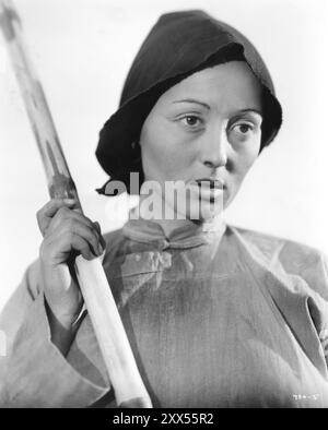 Portrait de l'actrice allemande LUISE RAINER comme O-LAN dans la BONNE TERRE 1937 réalisateur SIDNEY FRANKLIN roman PEARL S. BUCK Cinématographie KARL FREUND Direction artistique CEDRIC GIBBONS maquillage JACK DAWN musique HERBERT STOTHART producteur exécutif IRVING THALBERG Metro Goldwyn Mayer Banque D'Images