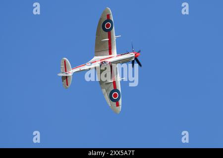 Supermarine Spitfire FR. XIVe s'affiche au Shuttleworth Collection Family Weekend Air Show Old Warden août 2024 Banque D'Images