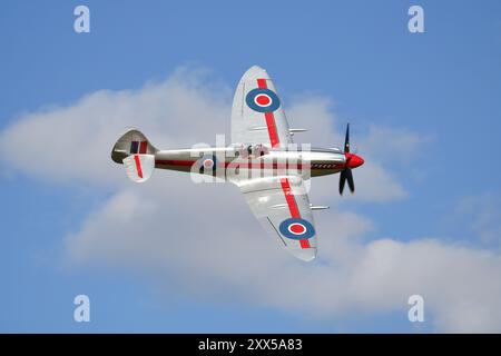 Supermarine Spitfire FR. XIVe s'affiche au Shuttleworth Collection Family Weekend Air Show Old Warden août 2024 Banque D'Images