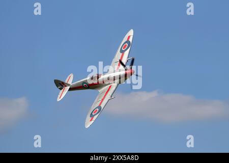 Supermarine Spitfire FR. XIVe s'affiche au Shuttleworth Collection Family Weekend Air Show Old Warden août 2024 Banque D'Images