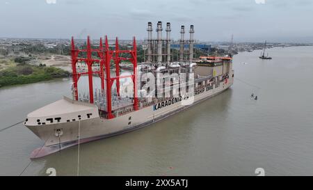 GYE BARGE À LAS Esclusas Guayaquil, jeudi 22 août 2024 ce matin, en face de la sous-station électrique Las Esclusas, située au sud de la ville, la barge drapeau turc Emre Bey a accosté, à partir de là, il est prévu de se connecter au système interconnecté et de générer 100 MW d'énergie pour le pays photos Mayira Paredes API Guayaquil Guayas Ecuador fin GYE BARCAZAENLASESCLUSAS fe18bc3908bc10a4f9xaf9x04 Copyright Parec9x0x0xafe24x Banque D'Images