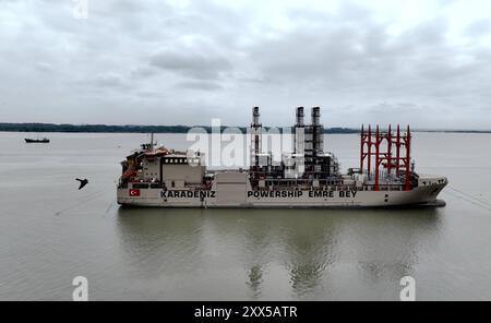 GYE BARGE À LAS Esclusas Guayaquil, jeudi 22 août 2024 ce matin, en face de la sous-station électrique Las Esclusas, située au sud de la ville, la barge drapeau turc Emre Bey a accosté, à partir de là, il est prévu de se connecter au système interconnecté et de générer 100 MW d'énergie pour le pays photos Mayira Paredes API Guayaquil Guayas Ecuador fin GYE BARCAZAENLASESCLUSAS c04038c842d3872d3872d38783xa29a25a3x83x : Maya3xa290a290a3x Banque D'Images