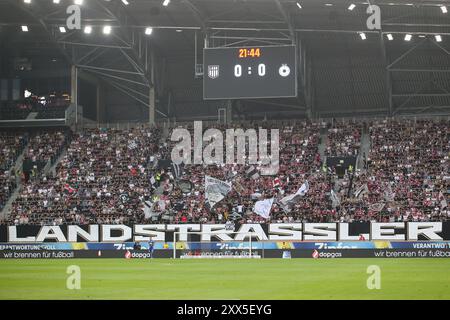 Linz, Autriche. 22 août 2024. LINZ, AUTRICHE - 22 AOÛT : les fans du LASK lors de l'UEFA Europa League affrontent le LASK et le FCSB Bucarest à l'Oberoesterreich Arena le 22 août 2024 à Linz, Autriche .240822 SEPA 07 036 - 20240822 PD8060 crédit : APA-PictureDesk/Alamy Live News Banque D'Images