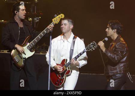 21 août 2024, Mexico City, Ciudad de Mexico, Mexique : Joe Jonas et Nick Jonas membres du groupe américain Jonas Brothers jouent pendant les cinq albums. Tour du monde d'une nuit à Mexico City Arena. Le 21 août 2024 à Mexico, Mexique. (Crédit image : © Ismael Rosas/eyepix via ZUMA Press Wire) USAGE ÉDITORIAL SEULEMENT! Non destiné à UN USAGE commercial ! Banque D'Images