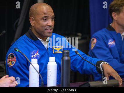 Washington, États-Unis. 06 juin 2024. Victor Glover, astronaute de la NASA et pilote d'Artemis II, s'exprime lors d'une séance d'information du personnel de la Maison Blanche avec ses collègues d'équipage d'Artemis II au bureau exécutif d'Eisenhower, le 6 juin 2024 à Washington, DC crédit : Bill Ingalls/NASA/Alamy Live News Banque D'Images