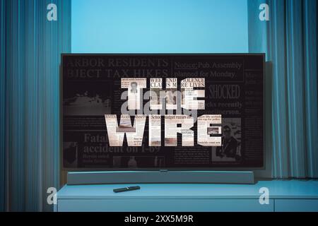 Kaunas, Lituanie - 22 août 2024 : L'une des séries télévisées les plus populaires The Wire a affiché un écran de télévision Banque D'Images