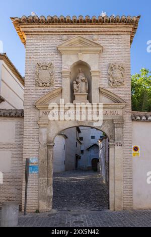 Albaicin, Grenade, Province de Grenade, Andalousie, Espagne. 25 avril 2023. Le monastère du couvent royal de Sainte Isabelle, Convento Santa Isabel la Banque D'Images