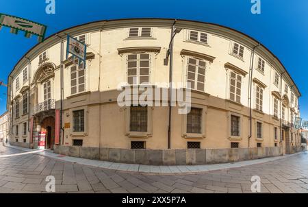 Asti, Italie - 20 août 2024 : vue cylindrique du Palazzo Mazzetti sur contrada maestra, Corso Alfieri, palais baroque abritant la galerie de photos Banque D'Images