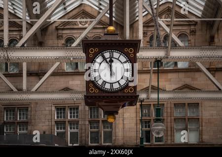 Glasgow : Fünf vor zwölf. - Genau fünf Minuten vor zwölf zeigt die Uhr im Bahnhof Glasgow Central Glasgow Central Railway Station an. Der Kopfbahnhof i. Banque D'Images