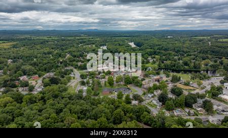 20 août 2024, ensoleillé après-midi image aérienne d'été de la région entourant Fort Edward, NY, États-Unis Banque D'Images