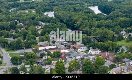 20 août 2024, ensoleillé après-midi image aérienne d'été de la région entourant Fort Edward, NY, États-Unis Banque D'Images