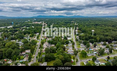 20 août 2024, ensoleillé après-midi image aérienne d'été de la région entourant Fort Edward, NY, États-Unis Banque D'Images