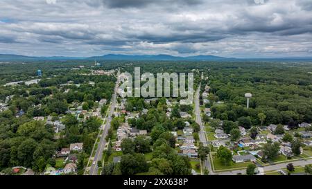 20 août 2024, ensoleillé après-midi image aérienne d'été de la région entourant Fort Edward, NY, États-Unis Banque D'Images