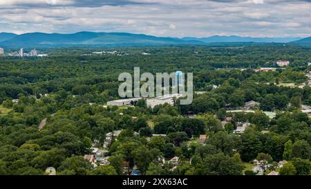 20 août 2024, ensoleillé après-midi image aérienne d'été de la région entourant Fort Edward, NY, États-Unis Banque D'Images