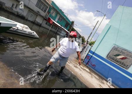 Chalco, Mexique. 21 août 2024. Familias de la colonia Culturas de México, en Chalco en el Estado de México, que son afectadas por la inundación de la zona desde hace 22 días. Ian Robles crédit : Sipa USA/Alamy Live News Banque D'Images