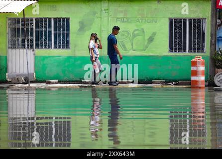 Chalco, Mexique. 21 août 2024. Familias de la colonia Culturas de México, en Chalco en el Estado de México, que son afectadas por la inundación de la zona desde hace 22 días. Ian Robles crédit : Sipa USA/Alamy Live News Banque D'Images