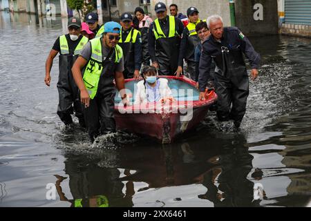 Chalco, Mexique. 21 août 2024. Familias de la colonia Culturas de México, en Chalco en el Estado de México, que son afectadas por la inundación de la zona desde hace 22 días. Ian Robles crédit : Sipa USA/Alamy Live News Banque D'Images