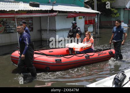 Chalco, Mexique. 21 août 2024. Familias de la colonia Culturas de México, en Chalco en el Estado de México, que son afectadas por la inundación de la zona desde hace 22 días. Ian Robles crédit : Sipa USA/Alamy Live News Banque D'Images